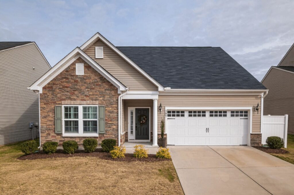 Single family home finished with brick facade and double garage door - Idaho Falls Residential Construction Apollo Construction Company Inc.